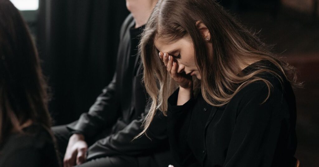 Dovolte si cítit bolest, ale pošlete zesnulému lásku místo slz na jeho cestě domů.