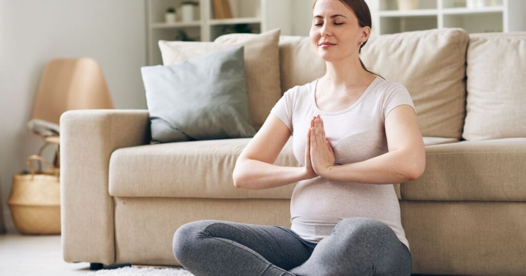 Zvládněte jak meditovat doma i s malými dětmi využitím krátkých meditačních pauz během jejich spánku.