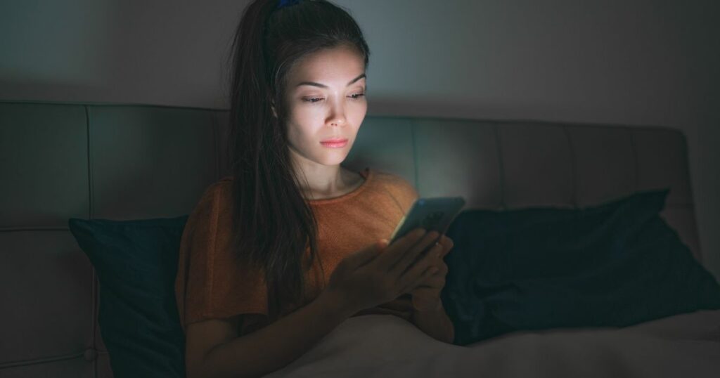 Digitální detox pomůže obnovit váš přirozený spánkový cyklus.