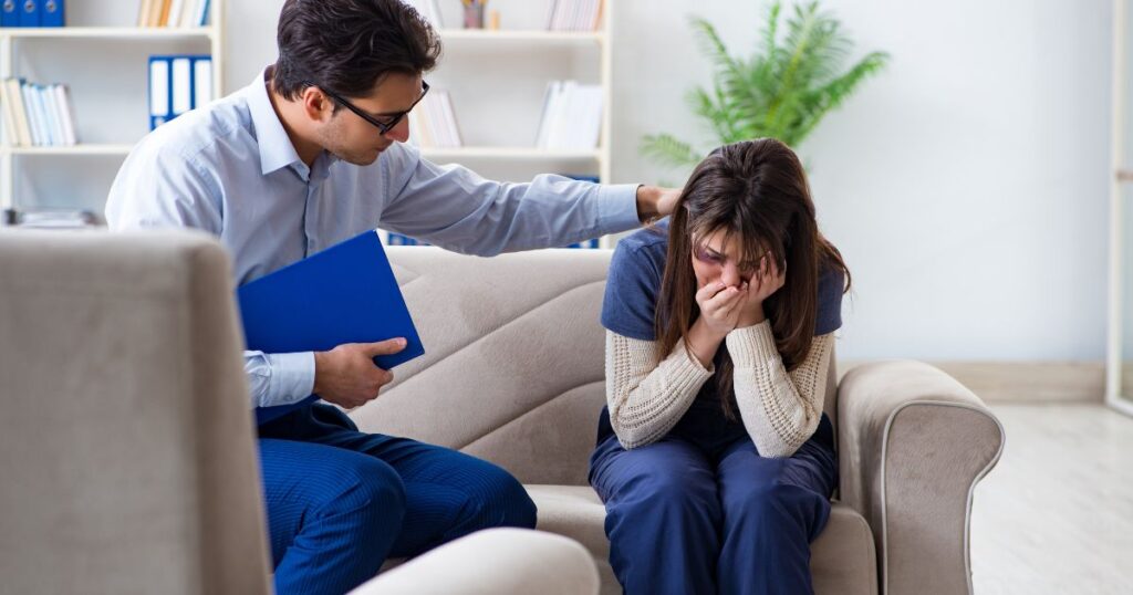 Cesta z psychického týrání začíná přiznáním pravdy a hledáním podpory u důvěryhodných lidí.
