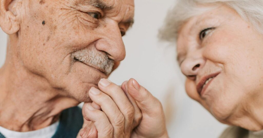 10 rad, co dělat, když muž neprojevuje city 11 Když muž neprojevuje city tak, jak čekáte, možná jen mluví jiným jazykem lásky.