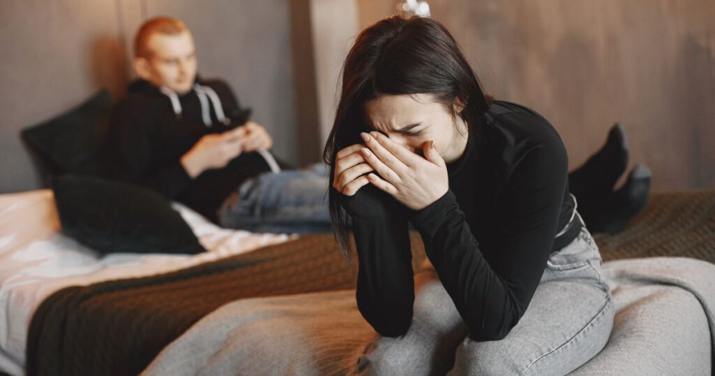 10 rad, co dělat, když muž neprojevuje city 1 Když muž neprojevuje city, často za tím stojí minulost plná bolesti a strachu z otevření se.