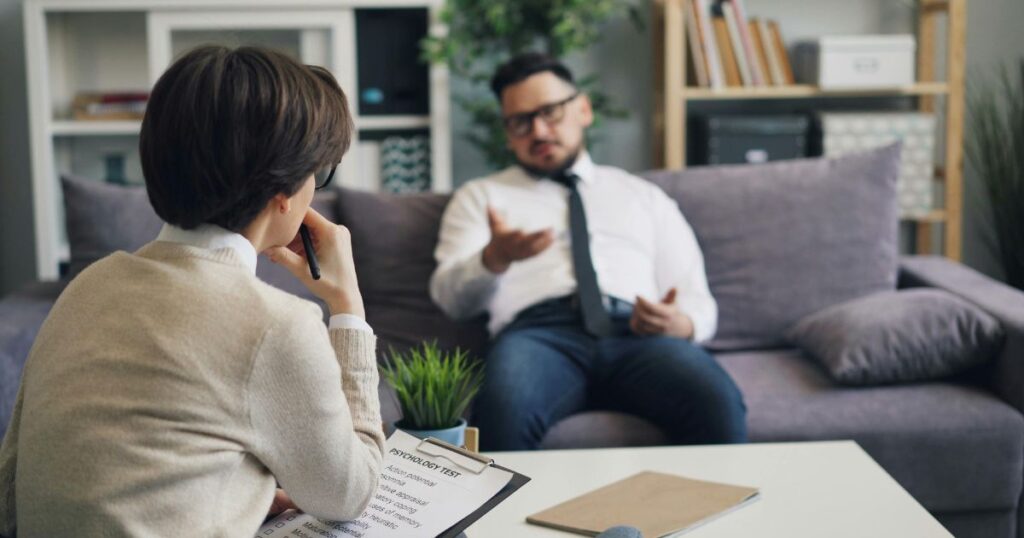 Co znamená, když si muž drží odstup? 7 Když cítíte odstup, důvěřujte svému srdci.