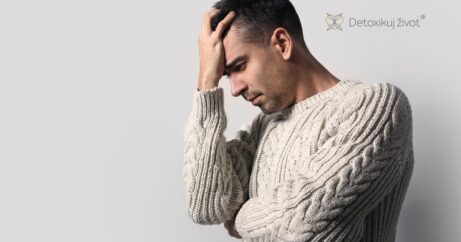 Co znamená, když si muž drží odstup?