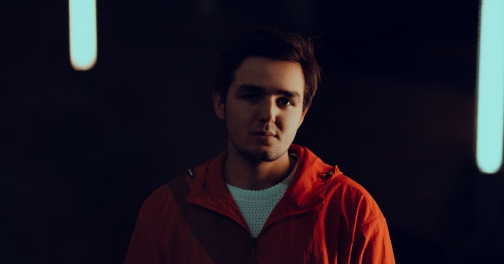 Co znamená, když si muž drží odstup? 1 Když si muž drží odstup, vaše intuice to ví první.