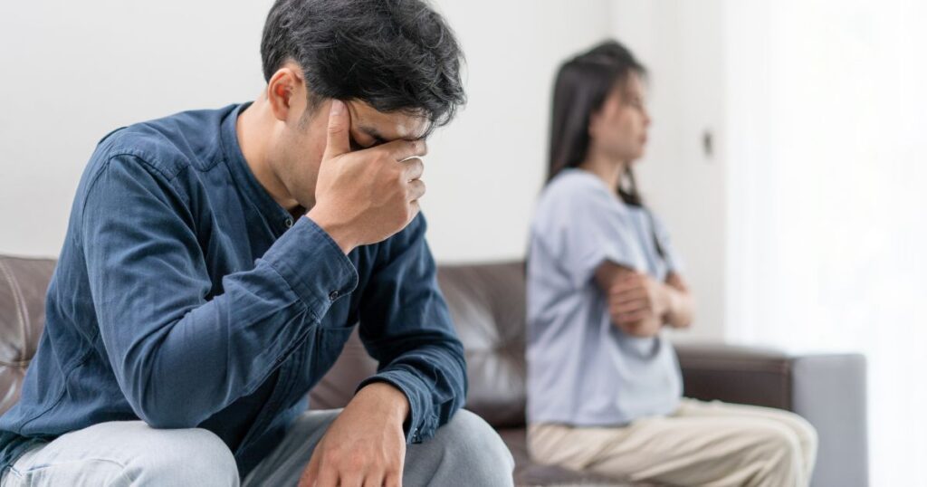 6 rad, jak zvládnout všechny fáze rozchodu 5 Smlouvání vás drží v iluzi, že můžete něco změnit silou.