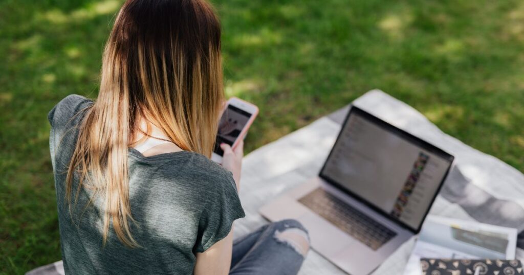 Závislost na sociálních sítích aneb co dělat v zajetí online světa 9 Vaše štěstí nemůže záviset na tom, kolik máte followerů.