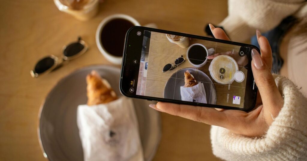 Závislost na sociálních sítích aneb co dělat v zajetí online světa 3 Cítíte se méněcenní, když vidíte dokonalé životy ostatních.