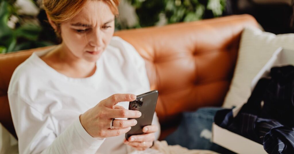 Závislost na sociálních sítích aneb co dělat v zajetí online světa 1 Scrollujete hodiny a cítíte se pak ještě prázdnější než před tím.